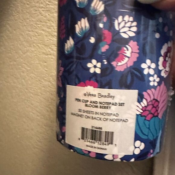VERY BRADLEY
BLOOM AND berry desk notepad n pen pencil holder NWT - Picture 4 of 8